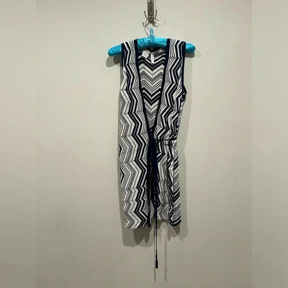 TRINA TURK Sleeveless Tie Front Wrap Tunic / Size Extra Small / - Picture 3 of 7